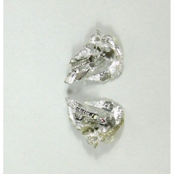 Vintage 60s Signed Sarah Coventry Textured Leaves Faux Pearls Clip on Earrings - Picture 9 of 9